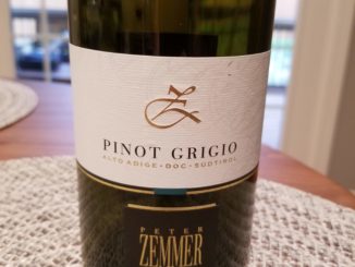 Image of a bottle of 2017 Peter Zemmer Pinot Grigio