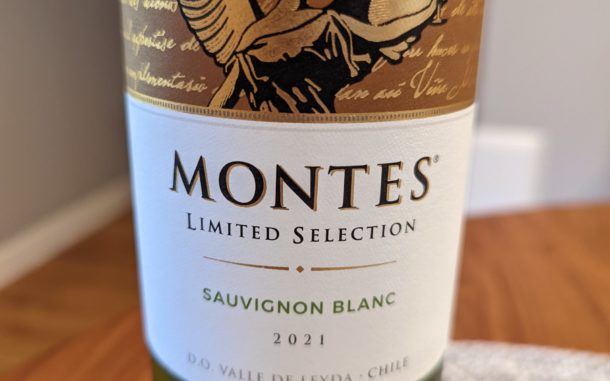 Image of a bottle of 2021 Montes Sauvignon Blanc from Chile