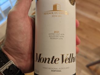 Image of a bottle of 2021 Monte Velho White