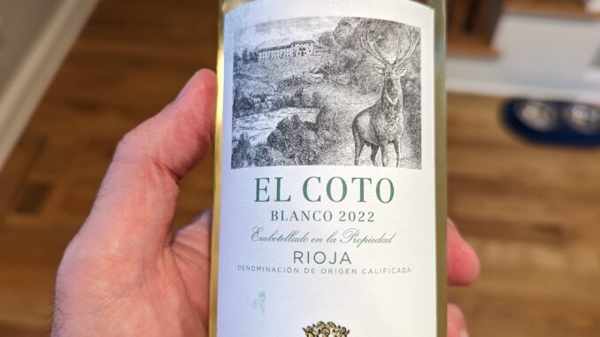 Image of a bottle of 2022 El Coto Blanco
